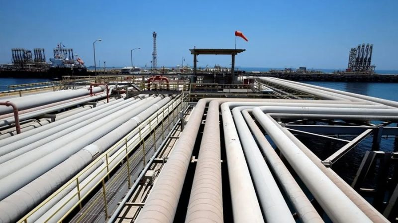 Coastal petroleum pipeline terminal